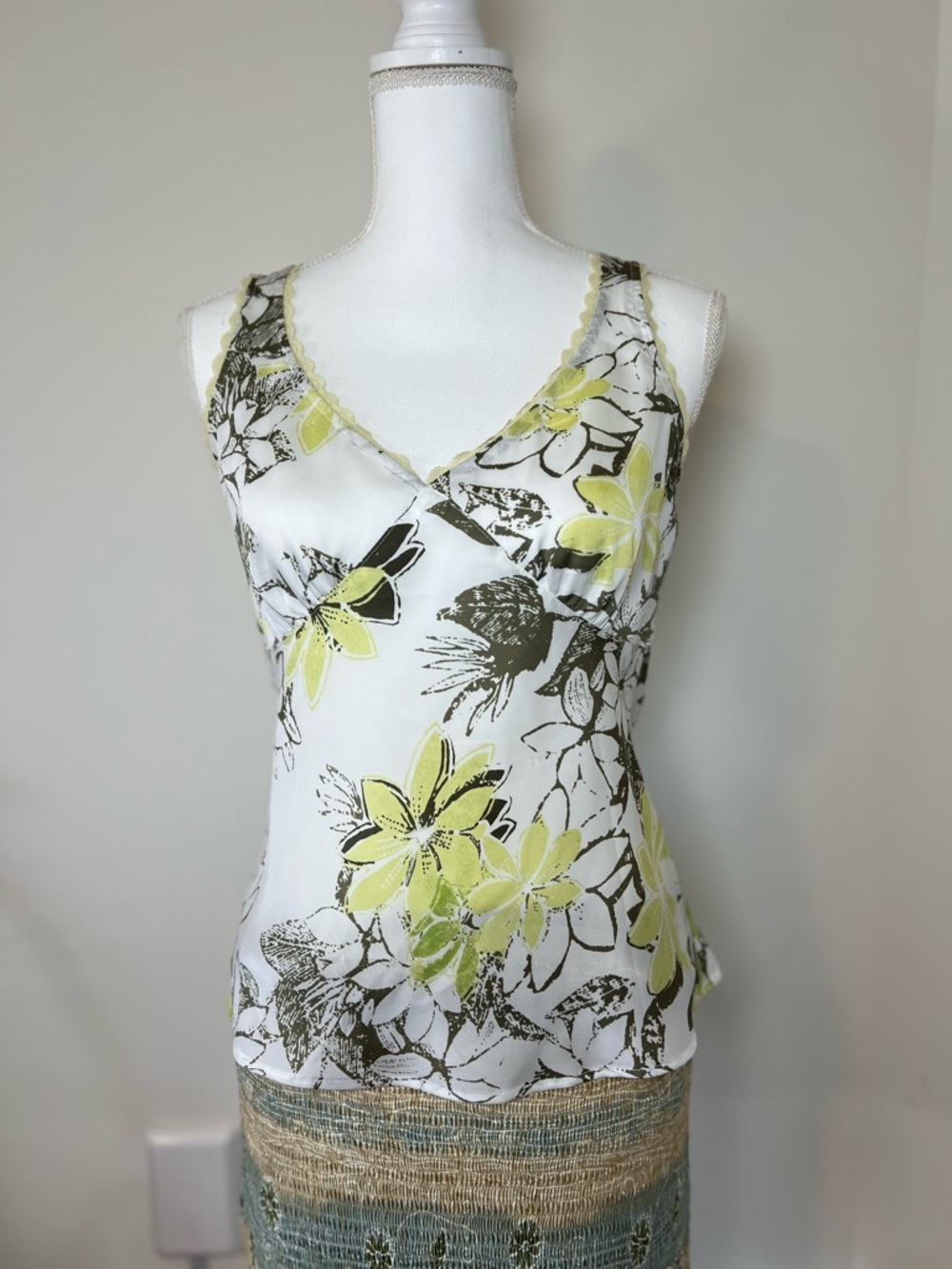Vintage Y2K Softgirl Boho‎ Floral Lace Trim V-Neck Tank Top Green & White 🌿✨